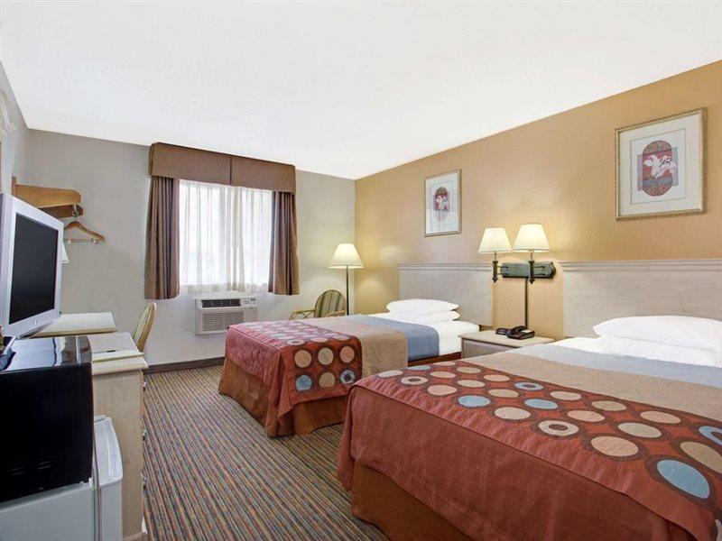 Hotel Super 8 By Wyndham Clearwater/St. Petersburg Airport Exterior foto